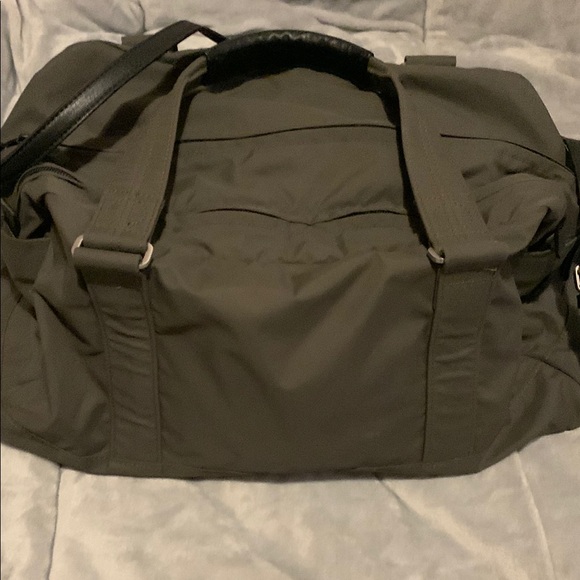 Lululemon green dufflebag vinyl with black leather handles 18in long - Picture 5 of 13